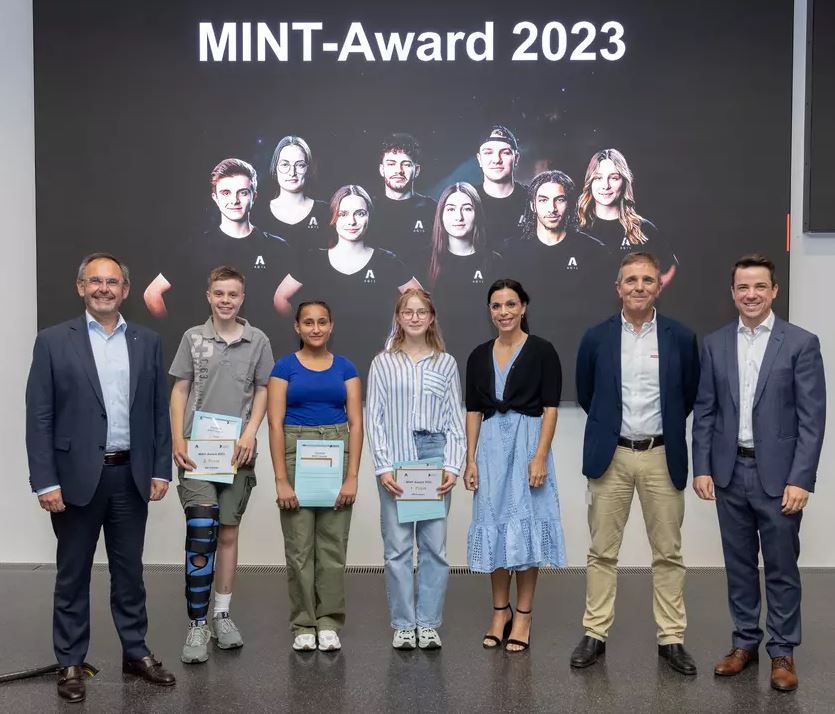 MINT-Award-2023.jpg